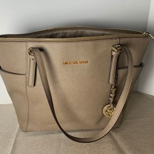 Micheal Kors purse